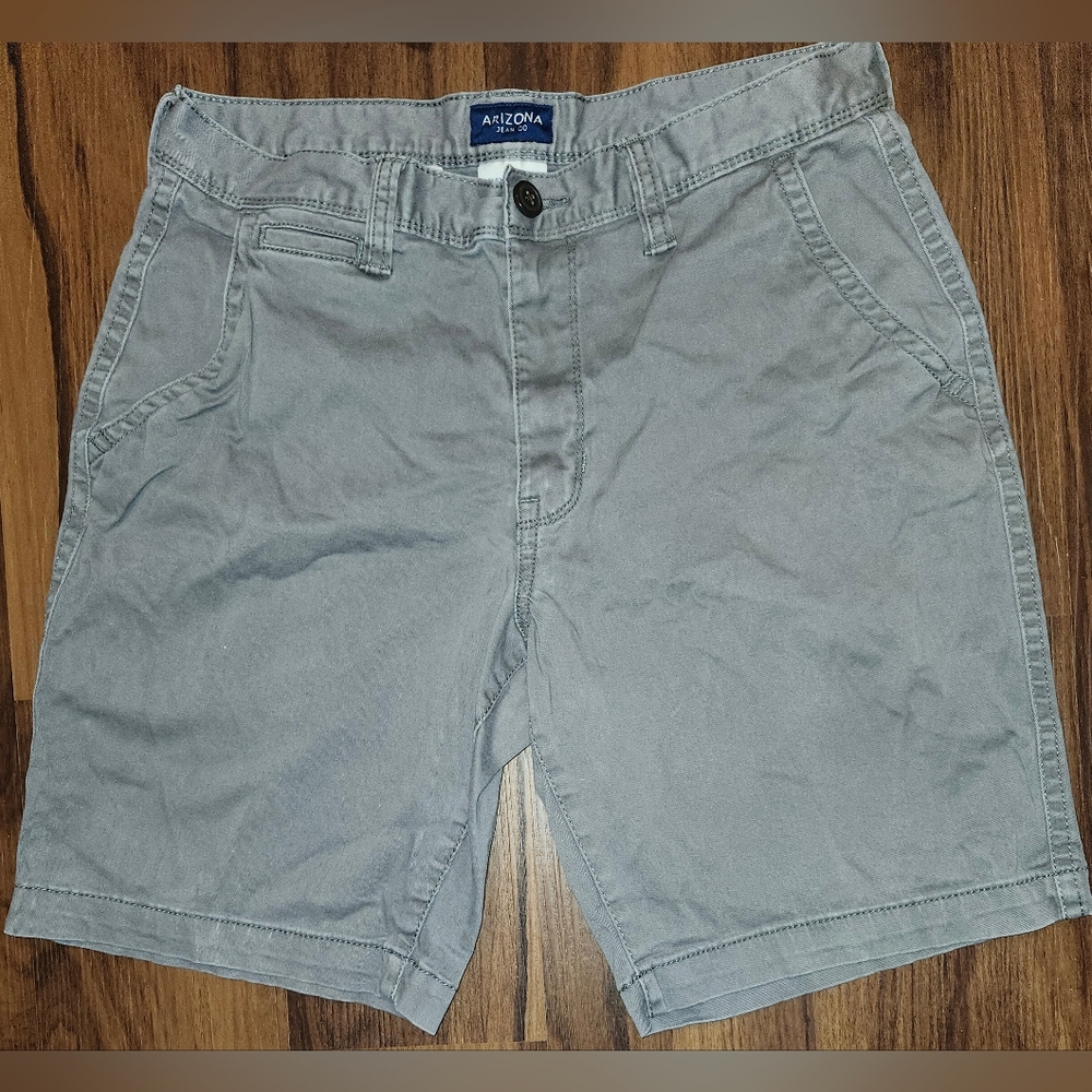 Lot of 2 Pair Mens Shorts, Sz 32 & 33, In Very Gently Loved Condition w No Flaws - Picture 2 of 6
